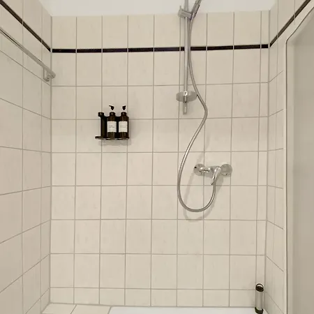 In Der City Mit Zwei Balkonen Hannover Esterno foto